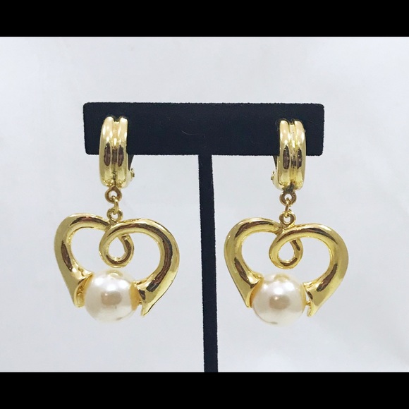 Vintage Fashion Bella Gold Clip On Heart Dangle Earring With Pearl Accent - Picture 1 of 4